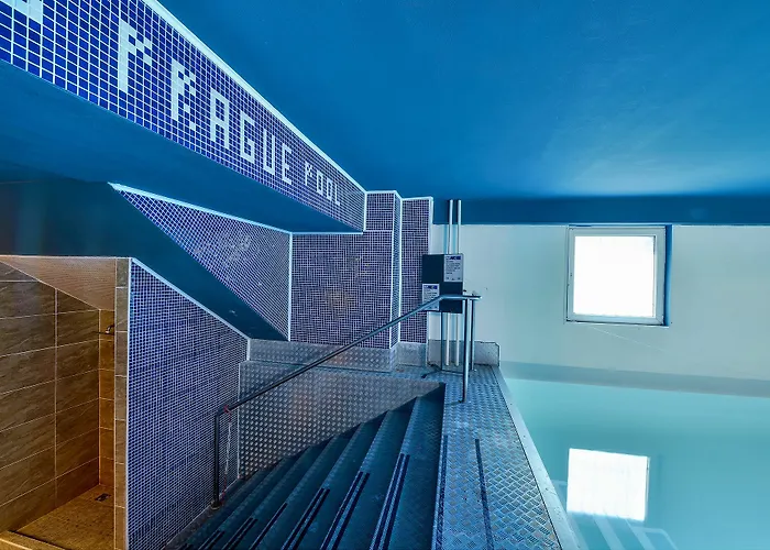 Plus Prague Hostel מלון *