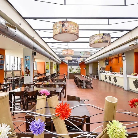 Plus Prague Hostel Hotel *