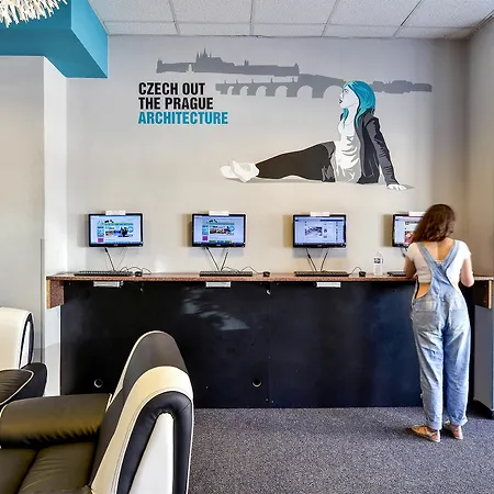 Plus Prague Hostel Отель